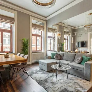 https://modern-contemporary-apartment-next-to-the-new-york-caf.inbudapesthotels.com
